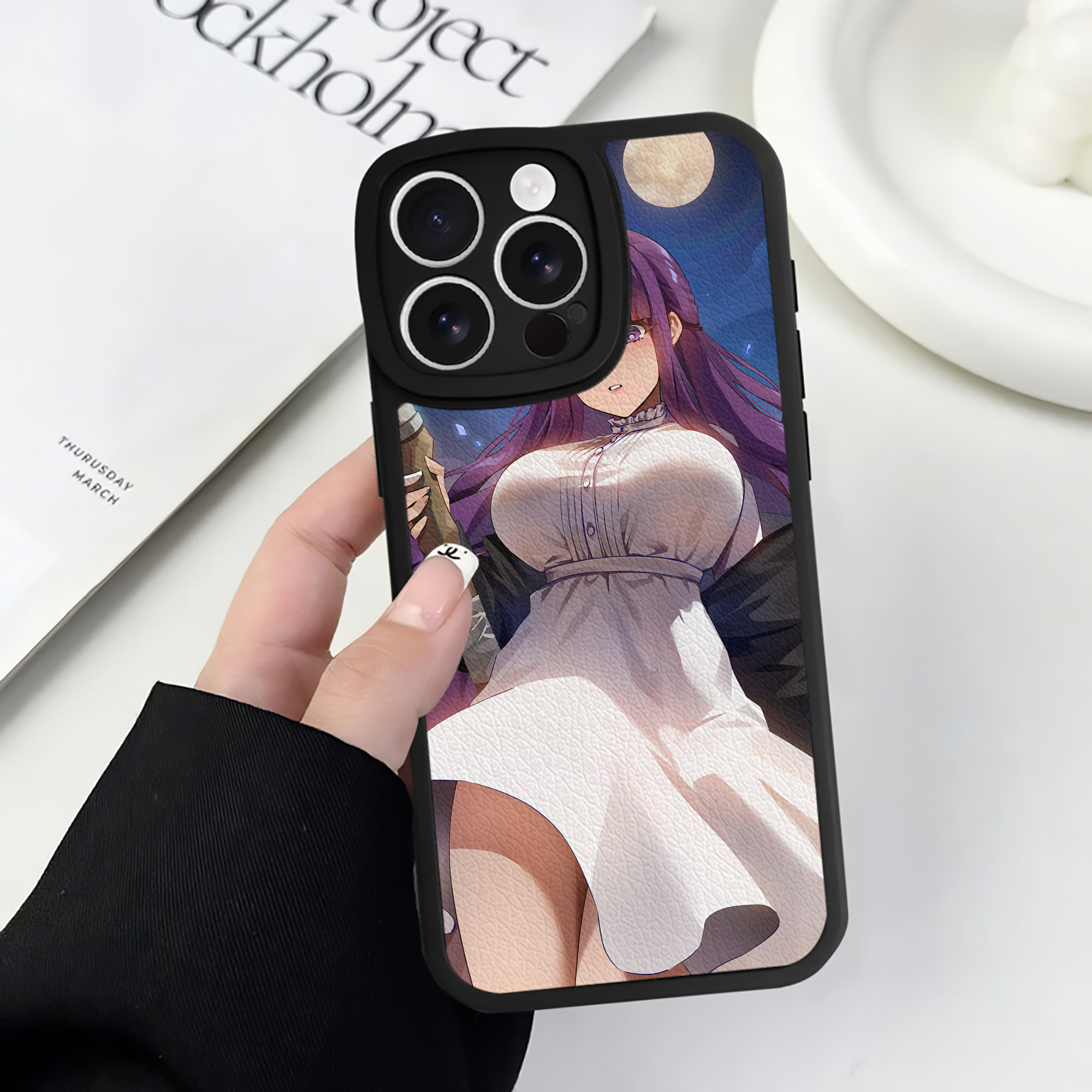（画像用） 葬送のフリーレン Frieren 【iPhone 16シリーズ対応】シリコンスマホケース（レザー調） 材質：シリコン
